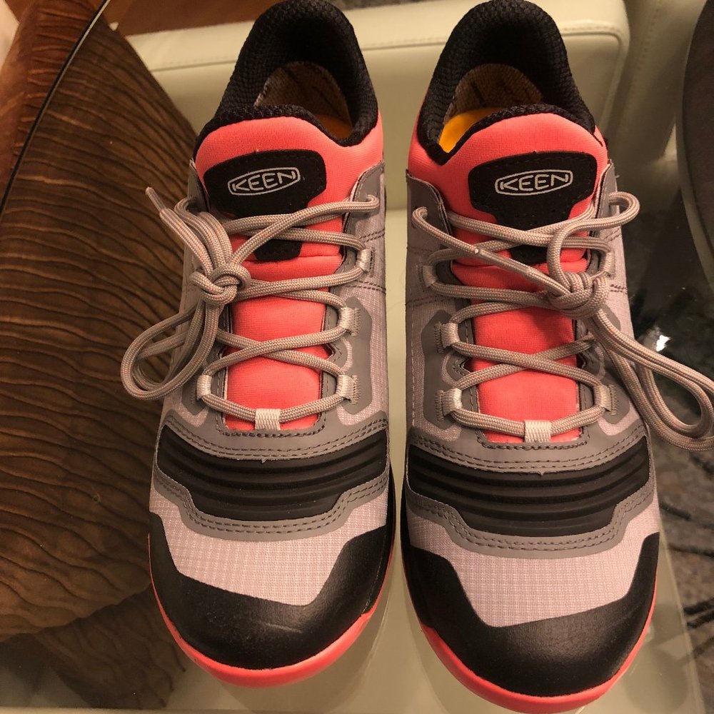 Keen Tempo Flex Waterproof Hiking Shoe Size 8